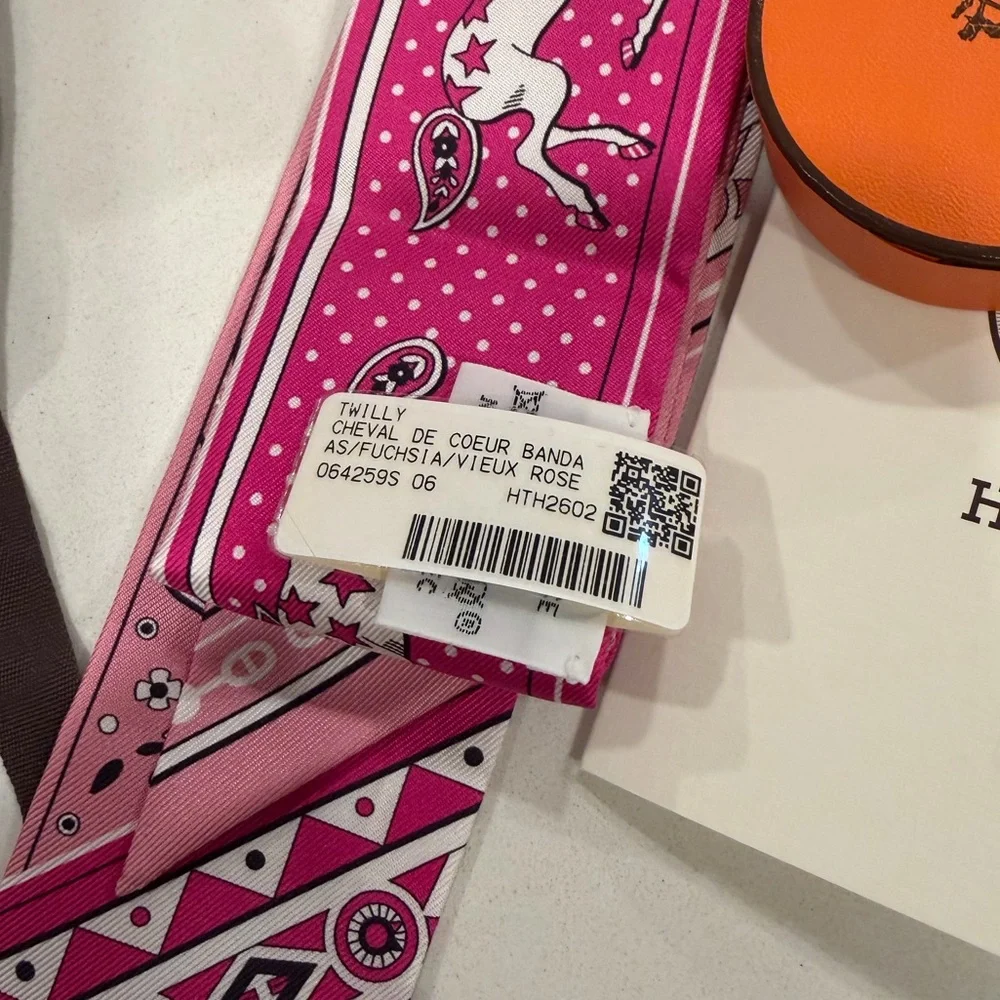 NWT Hermes Fuchsia/Vieux Rose/Blanc Cheval De Coeur Bandana Twilly - Picture 5 of 7